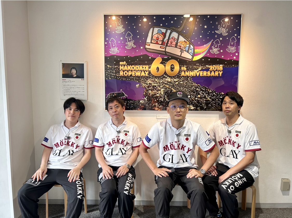 takasee0211's tweet photo. この1年間函館世界大会に��けて支えて下さったスポンサー様本当にありがとうございました。
https://t.co/H5GQNceLEo

胸：GLAY
背中：天照会/SNOW DROP
袖：（株）クローネ/ALLIE English Academy
右足：Vocation Support  K /（株）東宣エイディ
キャップ：トイズハート https://t.co/DNb9DpCcnB