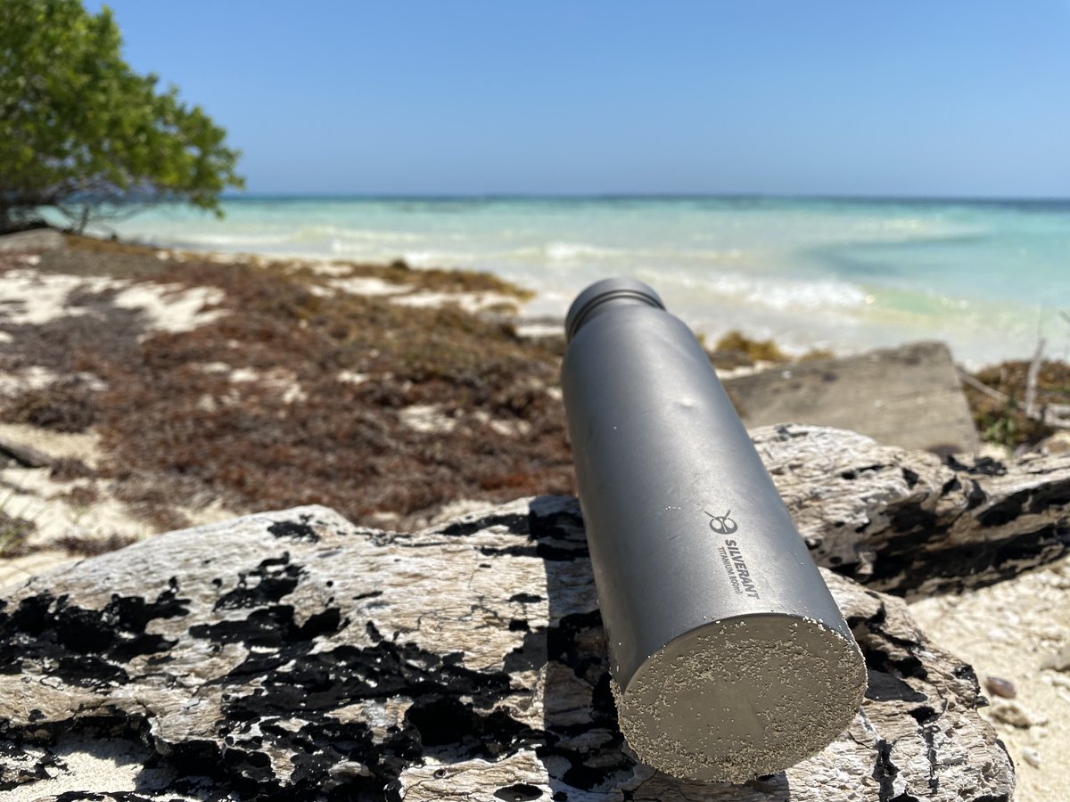 TheWorkerAnt's tweet photo. Our titanium water bottle shining on the sandy beach—durable, lightweight, and ready for every seaside adventure. 🏖️💧 

Credit To @davesoverseas 📸

#silverantoutdoors #Titaniumgears #ultralighthiking ️#UltralightGear #CampingLife #BeachReady #AdventureEssentials https://t.co/VsK1PsFHGC