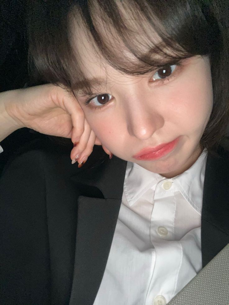 wenddly's tweet photo. @minjeonpg Not really a pout but this is my sulky face! >:T https://t.co/roGSTcv2pO