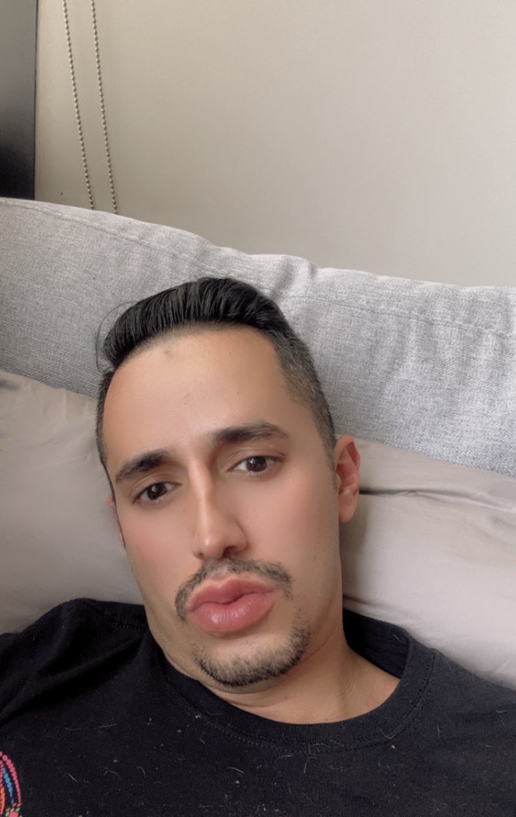 RicardoDirrty's tweet photo. Relaxing at home!
#RicardoDirrty #TeamRich #Happy #GoodTime #Relaxing #TheKing #YourBoss #TheOneAndOnly https://t.co/igU0WjMDkF