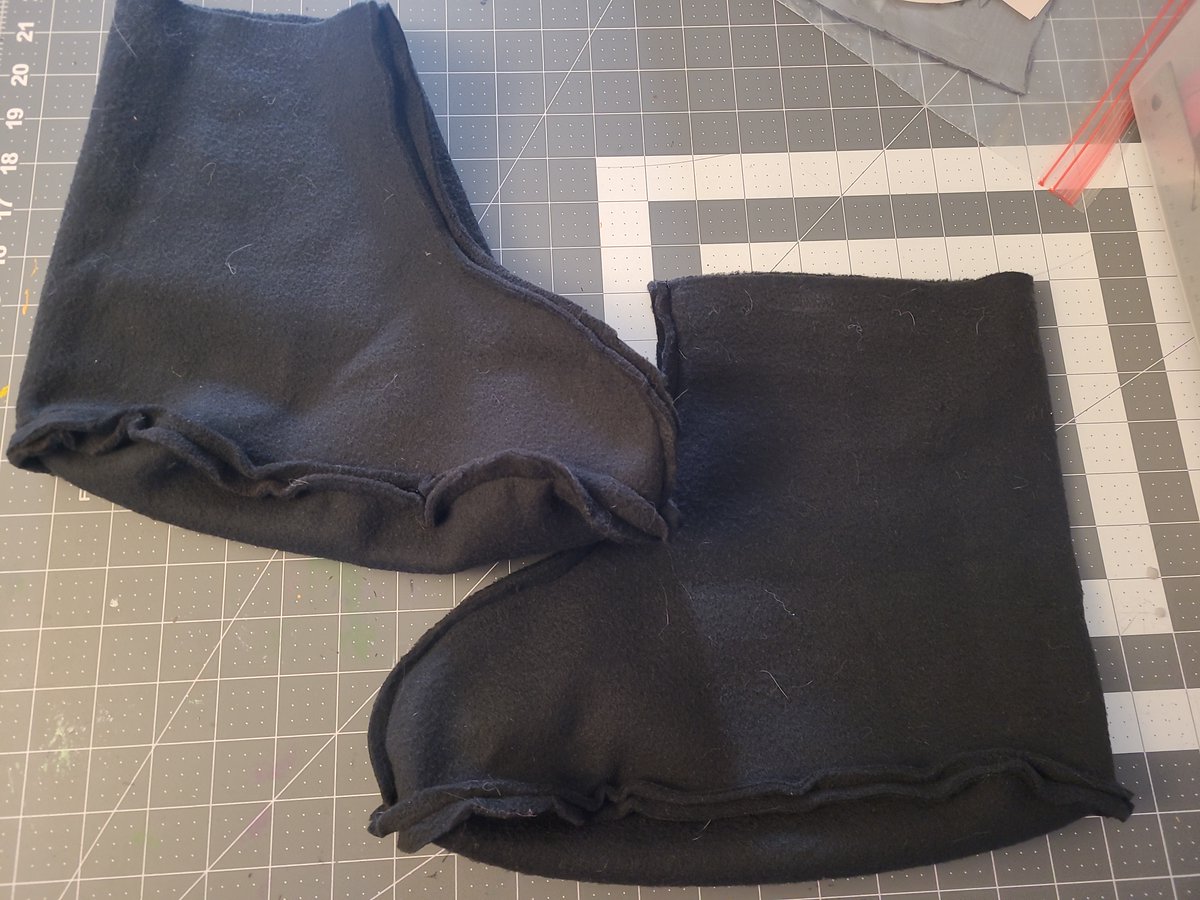 MorganasheBun's tweet photo. Fursuit feet time!  Here's a thread detailing my current process.  I'm layering two pieces of eva foam together, the bottom pieces will go on at the end, so raise the feet off the ground slightly.  Also the lining is fleece. https://t.co/cQmWYWjsiO