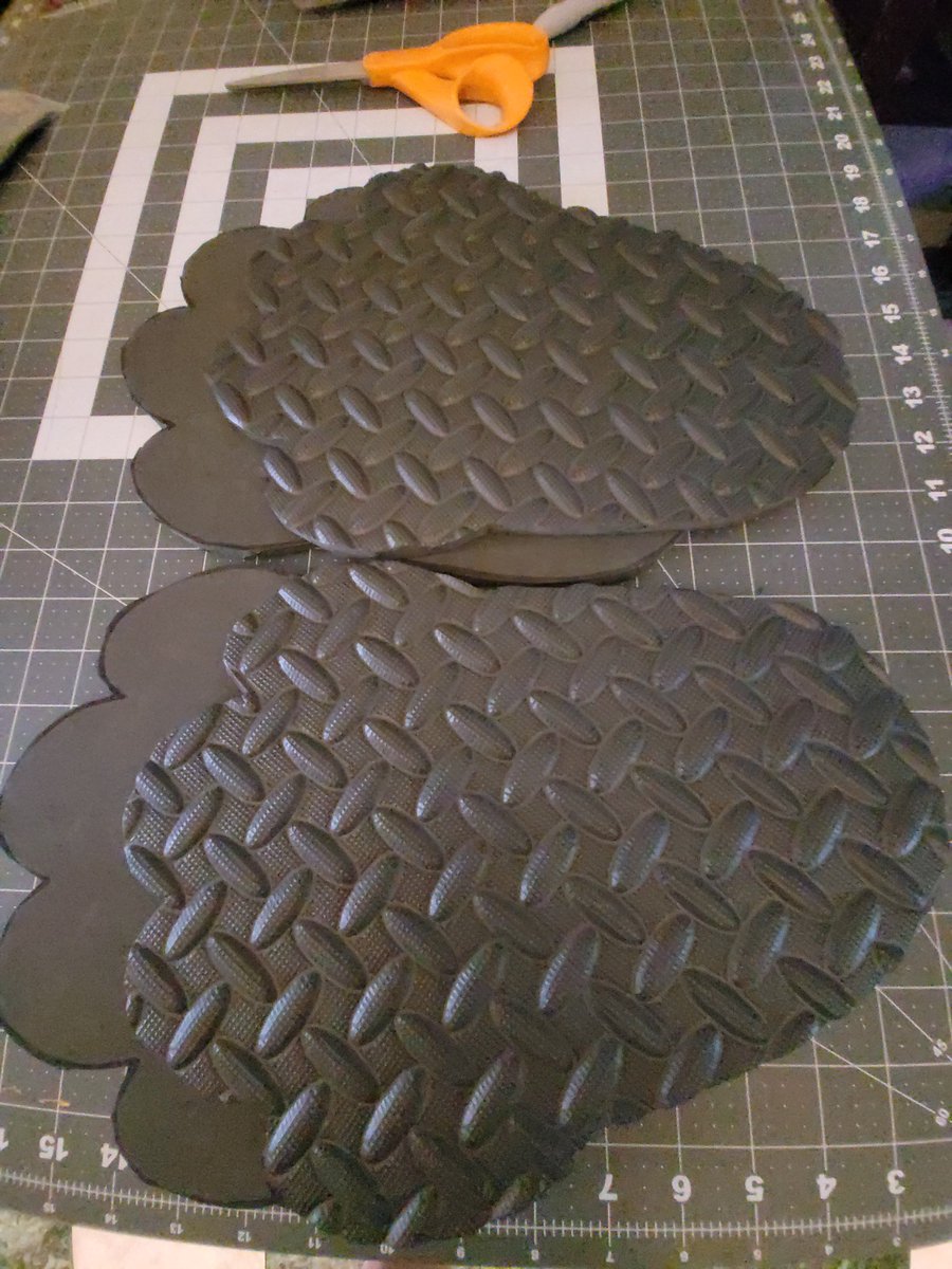 MorganasheBun's tweet photo. Fursuit feet time!  Here's a thread detailing my current process.  I'm layering two pieces of eva foam together, the bottom pieces will go on at the end, so raise the feet off the ground slightly.  Also the lining is fleece. https://t.co/cQmWYWjsiO
