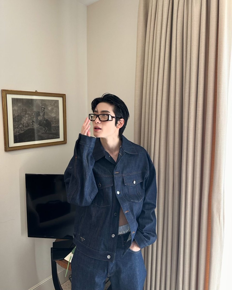 WHAT THE FUCKKKKKK CAN THEY PLEASE NOT TAKE AWAY JAEHYUN??!!! LIKE HES SERVED ENOUGH