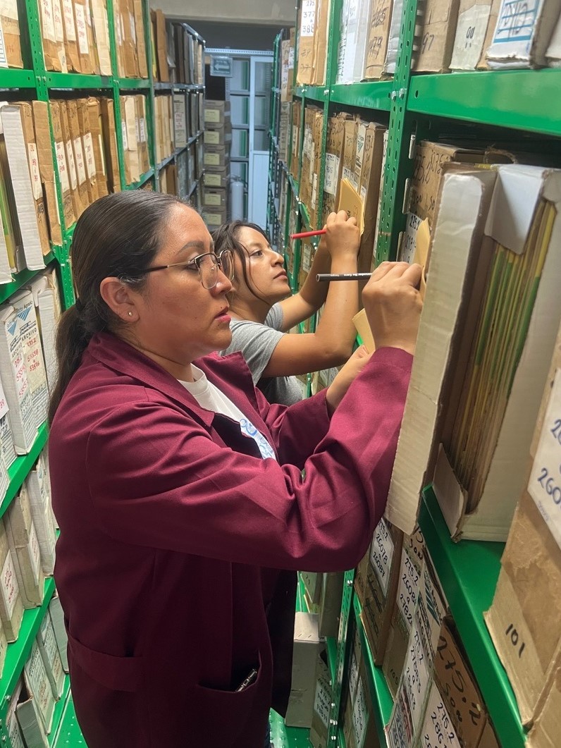 5. El archivo se muda. Lo primero que hicimos fue el inventario y cotejo de los 45,000 metros lineales de documentos y sus 350,000 planos, garantes jurídicos de la propiedad social: el 51% de la tierra de México, repartida en 30,000 ejidos y casi 4,000 comunidades