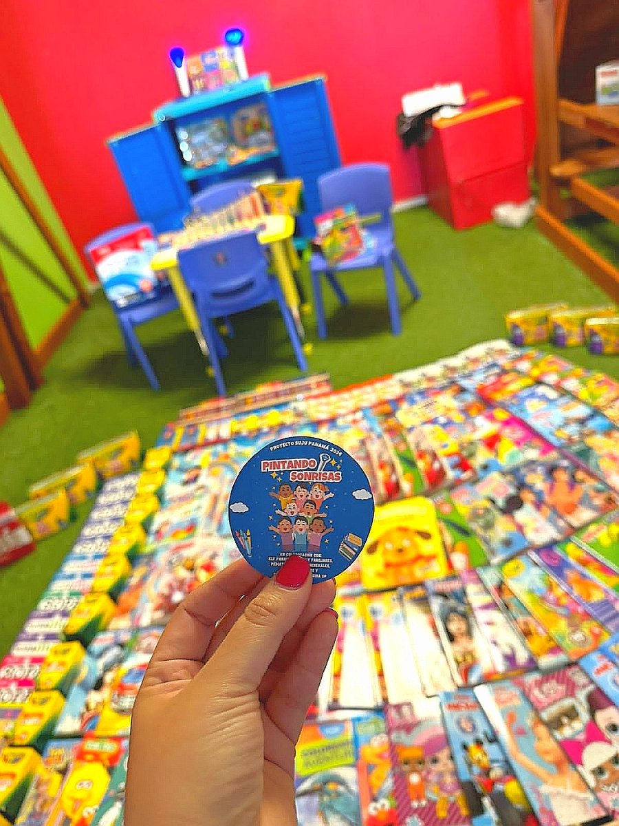 SUJUPanama's tweet photo. Proyecto 2️⃣ Pintando Sonrisas🖍️😄
Gracias por ayudarnos a llevar color y alegría a los niños hospitalizados durante su recuperación💙

Video completo con ENG Subs https://t.co/vkGkhMG9VY

#SuperJunior #슈퍼주니어 #ELFPANAMA #ELF https://t.co/O2vXTMLtxU