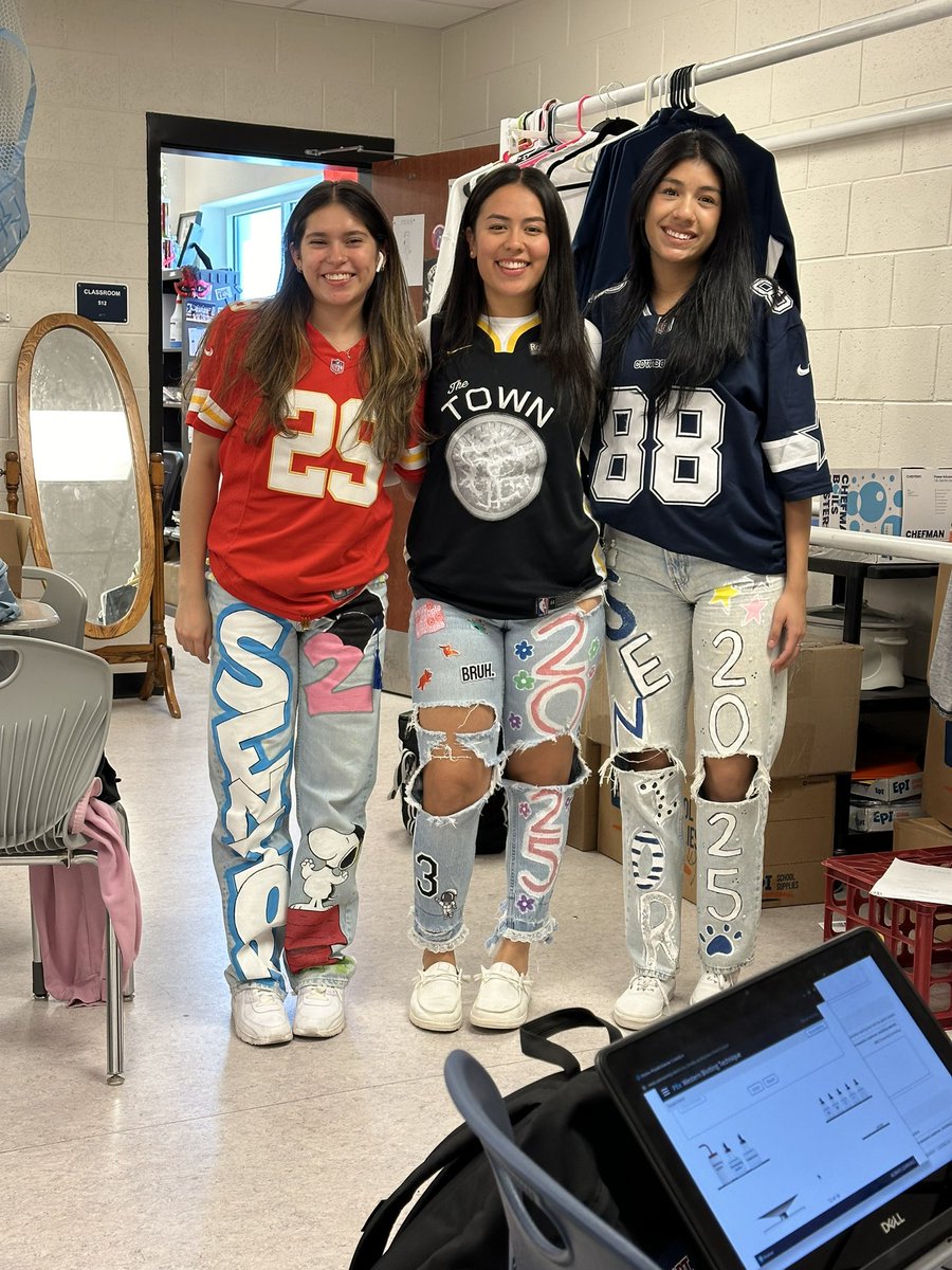 Lady Lobos Basketball (@gbbmvhs) on Twitter photo Our Seniors π₯² on Homecoming Parade day! Just missing our Meli π’ <a href="/bresaisE_/">Bresais Escalante</a> <a href="/Breannm__/">Breann Martinez</a> <a href="/xim3nad3lgado/">Ximena Delgado</a> <a href="/_Yajairaaaaaa_/">Yajaira Diaz</a> #LeadThePack Our Seniors π₯² on Homecoming Parade day! Just missing our Meli π’ <a href="/bresaisE_/">Bresais Escalante</a> <a href="/Breannm__/">Breann Martinez</a> <a href="/xim3nad3lgado/">Ximena Delgado</a> <a href="/_Yajairaaaaaa_/">Yajaira Diaz</a> #LeadThePack