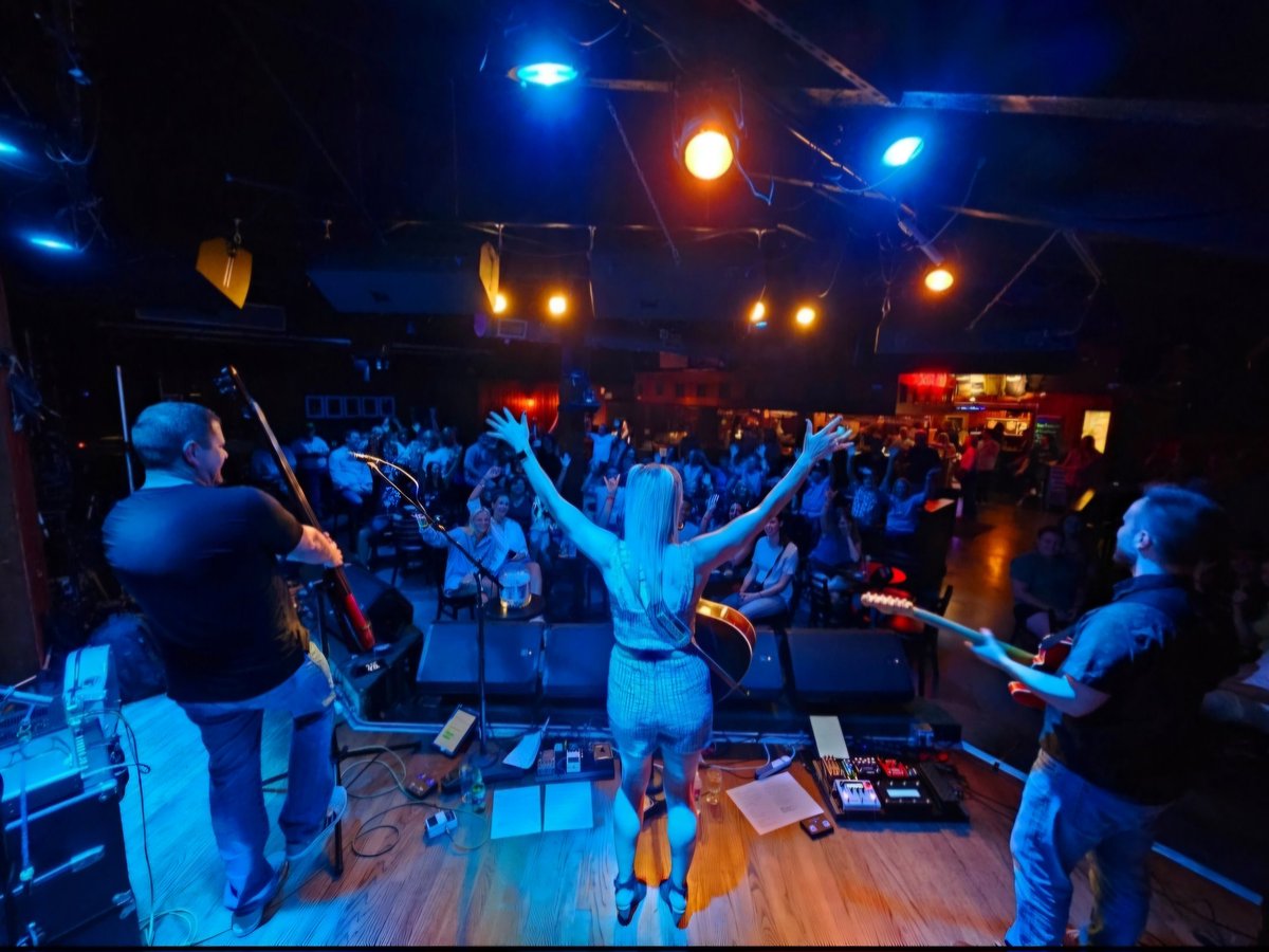 Robynn Shayne tweet media