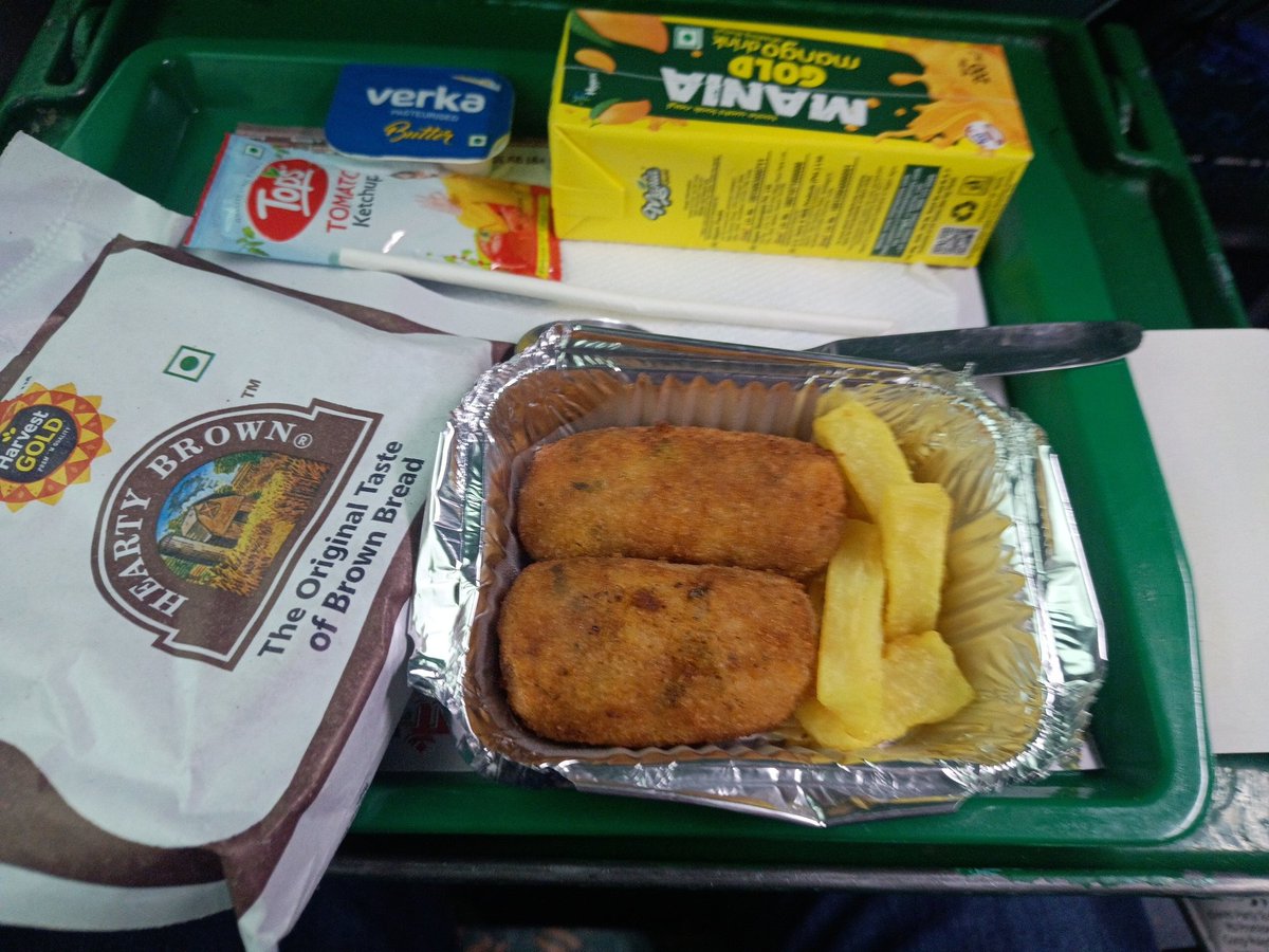 MathurRohit05's tweet image. Matar🫛🫛🫛 power mein nahi hai ab! @IRCTCofficial #foodstagram #instafood