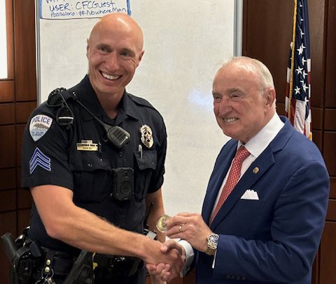 CommissBratton's tweet photo. A great day spent speaking with members of the Fort Collins, Colorado Police Department about policing in America — the history, where we are, and where we are going. Happy to sign copies of my latest book — #TheProfession! https://t.co/OiBuZA0XZl