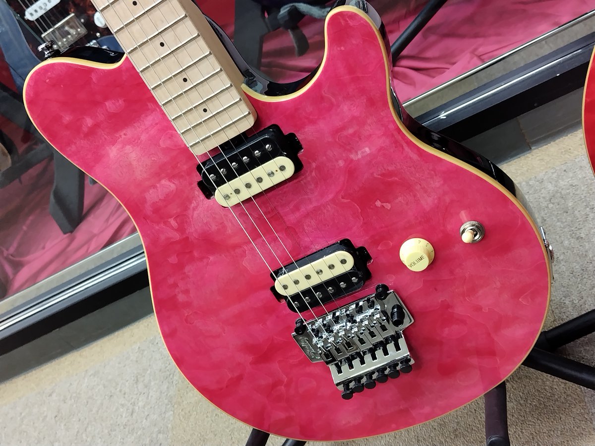 AikyokuOfficial's tweet photo. 【桜山本店】
🎸新入荷速報⚡
🎸本日発売⚡
Sterling by MUSIC MAN SBMM AX40
🔴Trans Red🔴Trans Pink
⚡JAPAN LIMITED⚡

USA製AXIS のスペックを盛り込んだ AX40 が
日本企画にて限定復刻いたしました。

USA製直系スペックがコスパ抜群😆
当店にはレッドとピンクが入荷☺️

#AXIS #AX40 #MUSICMAN https://t.co/9DCpqNknrU