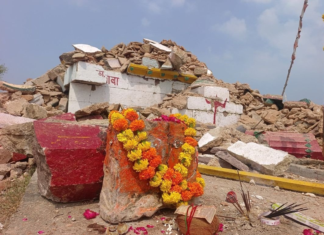prernar31757877's tweet photo. यूनेस्को चिन्ता जता रहा है की आखिर इतनी कीमती धरोहर के साथ ऐसी बर्बरता खुद की ही सरकार कैसे कर सकती हैं?

वहां के लोगों की आ��्था, मान्यता, भावना को आहत करने के बाद भरपाई कैसे होगी ? 

एयरपोर्ट #राव_सूरजमल_हाड़ा के नाम करें । 

#बदला_लेकर_ही_रहूंगा_अपमान_का https://t.co/yIdfCq0PpV