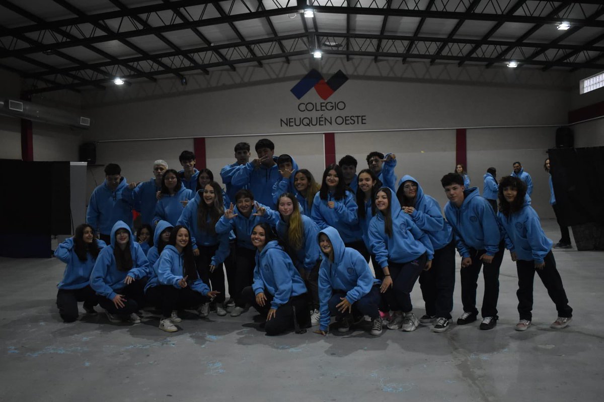 aguss_ruelli's tweet photo. 2024 no termines rápido que es mi último año con todos ellos🥺 https://t.co/qDQ5OmD3yx