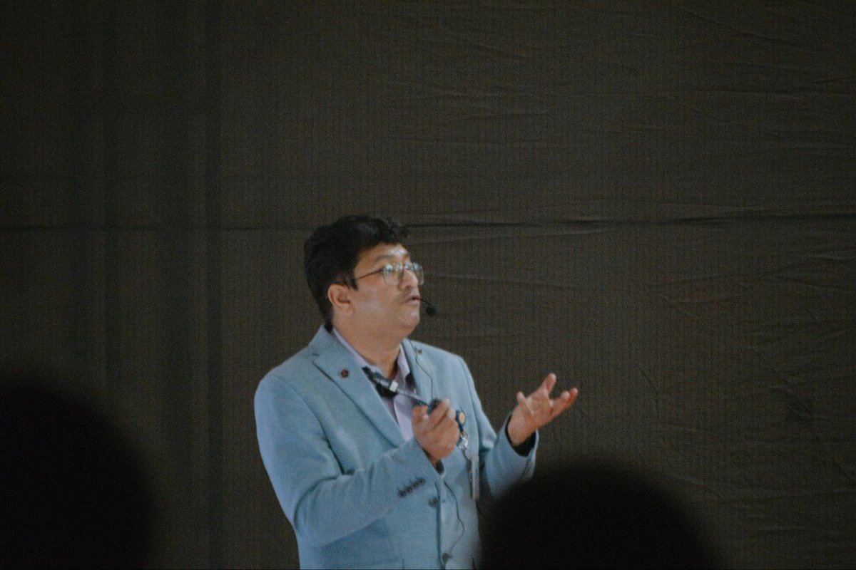 TEDxIISERBPR's tweet photo. With eloquence and expertise, Dr. Tirtha Pratim Das provides a captivating talk, inspiring thought and discussion among the listeners.

@TEDxIISERBPR @IISER_BERHAMPUR https://t.co/I1c7Q52eFR