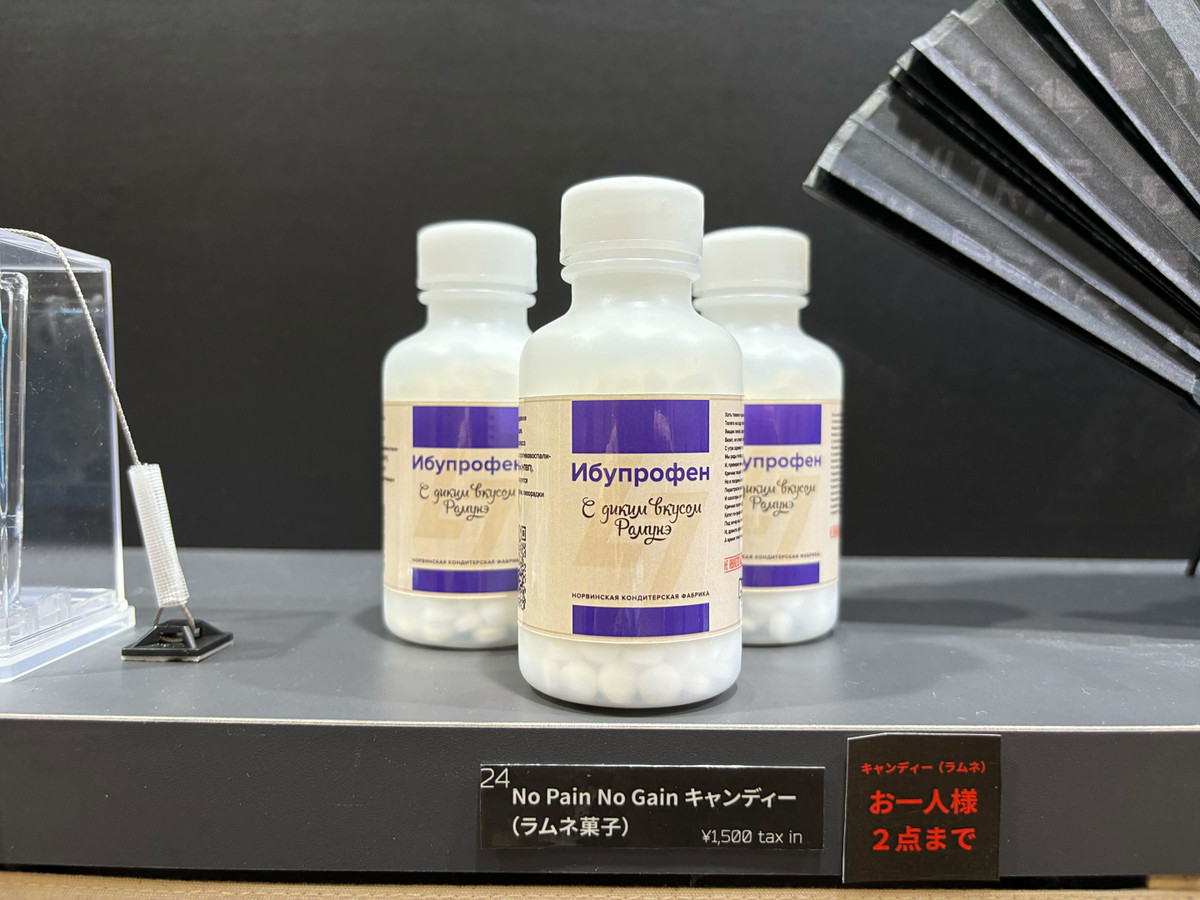 硬派なFPS「タルコフ」の“美少女”抱き枕が発売!? BSGブースのグッズを 