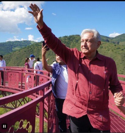 Paulguerra16's tweet photo. ¡Seré breve!
El PRIAN, Norma piña, Felipe Calderón, Claudio X Gónzalez, Lilly Téllez, Ricardo Anaya, pasaron a la historia, como traidores a la patria.
Andrés Manuel López Obrador, pasó a la historia como el mejor presidente de los últimos 100 años.
           ¿Suscribes?✋🏽 https://t.co/kGXryjhR09