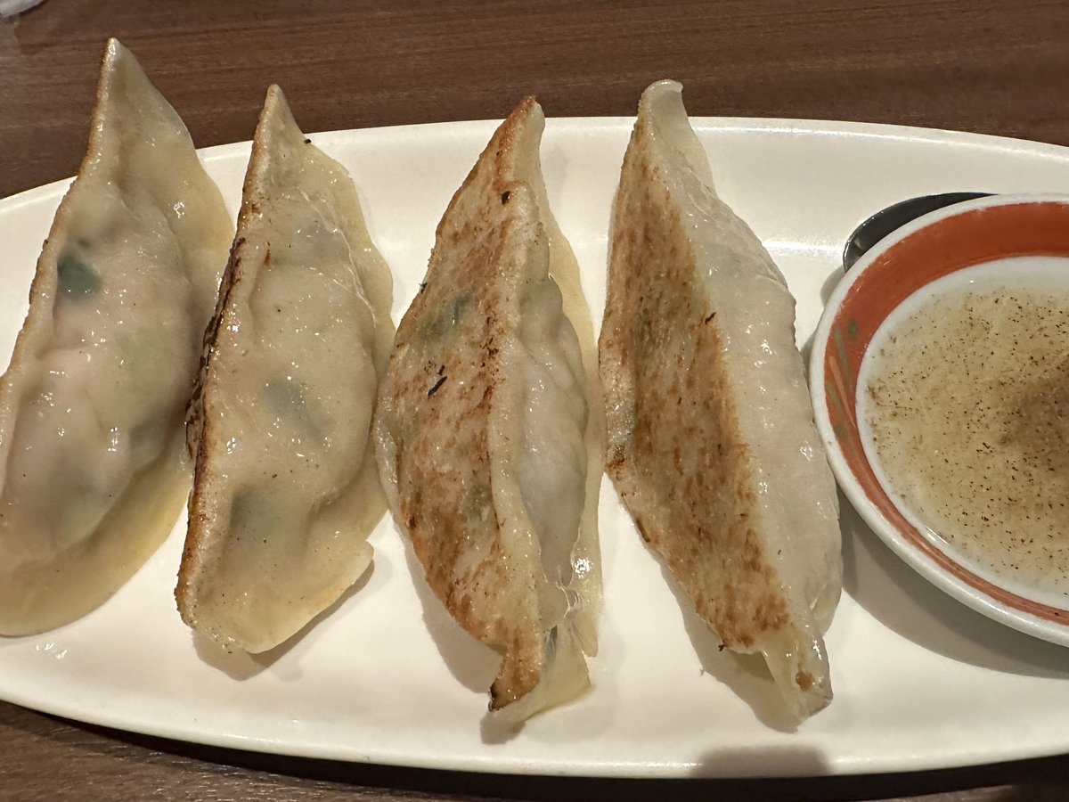 EllieJapan2022's tweet image. Cheers with my friend at the Chinese restaurant!

#Chineserestaurant #dumplings #springrolls #Ueno #上野 #bamboogarden #oldfriends #Whiskysoda
