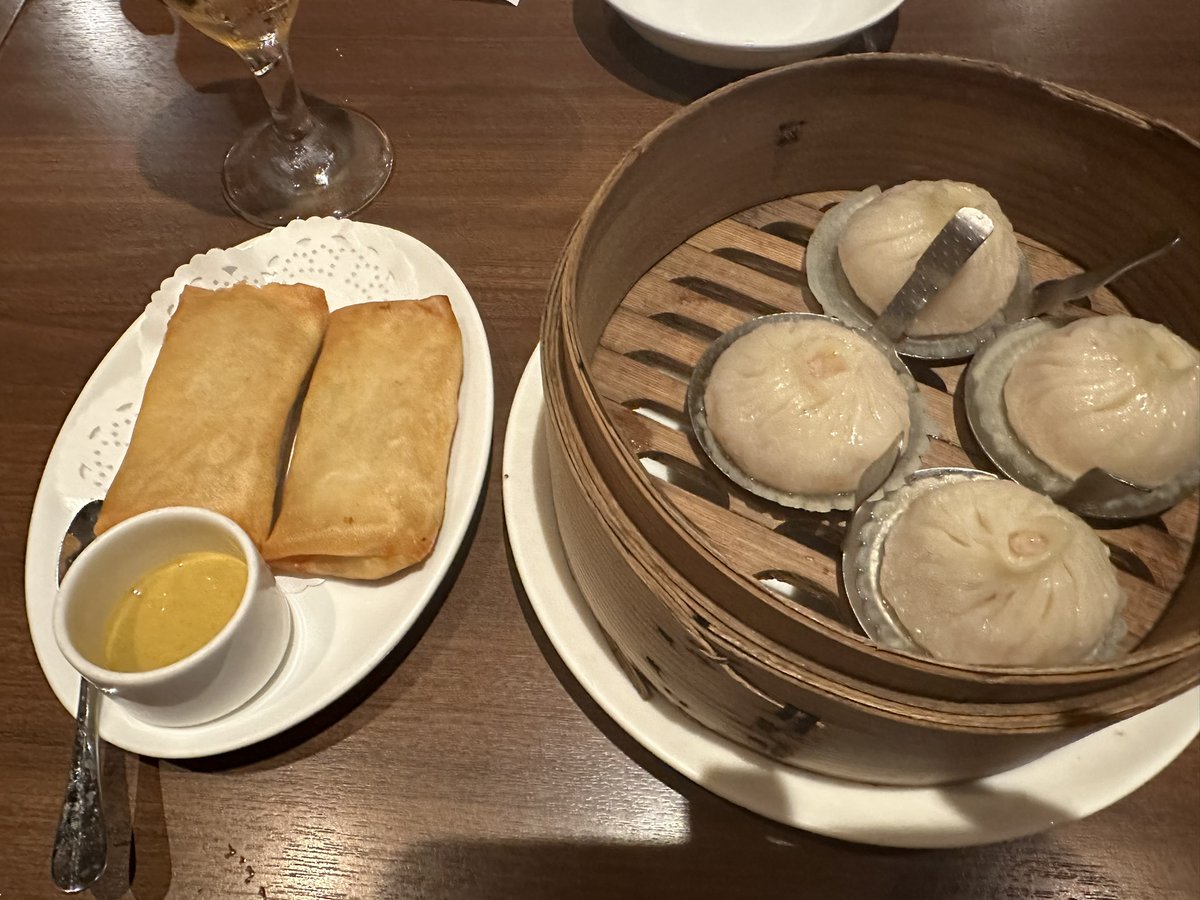 EllieJapan2022's tweet image. Cheers with my friend at the Chinese restaurant!

#Chineserestaurant #dumplings #springrolls #Ueno #上野 #bamboogarden #oldfriends #Whiskysoda