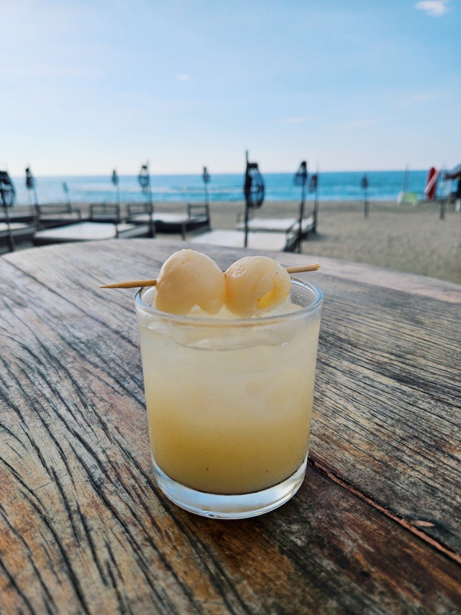 sgrdzlt's tweet photo. went to elyu for happy hour 🍸 https://t.co/UWYq1amv6M
