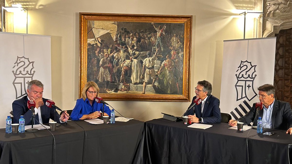 capitalradiob's tweet photo. 🔴DIRECTO | ¡#InvestInValencia desde el Palau de la @generalitat!

🎙️@SusanaCamarero, vicepresidenta de Servicios Sociales, Igualdad y Vivienda de la @generalitat; y Fernando Canós, del @BancoSabadell, abren la Jornada de Oportunidades de Inversión

💻https://t.co/ziCDfx6fLR https://t.co/2gAHIwNS8Y