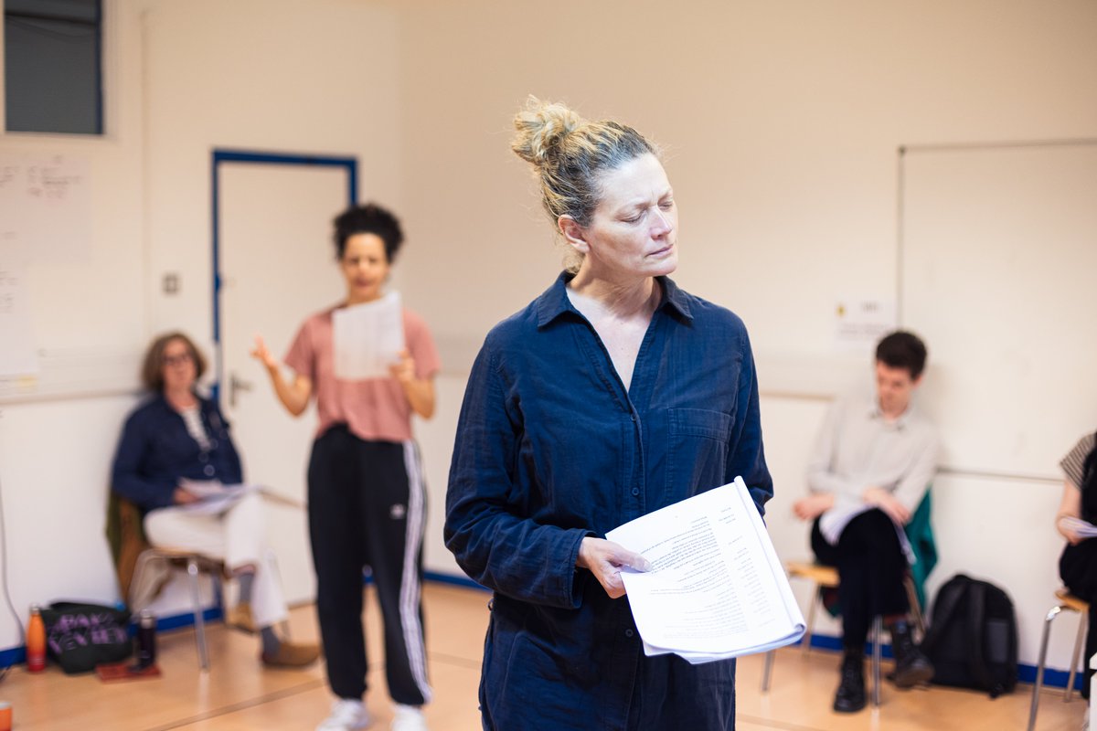 AutumnThePlay's tweet photo. 🍂🚨 Rehearsal pics drop! 🚨🍂

We open at @ParkTheatre in just under 3 weeks, before heading to @TheNorthWall in November. 

🔗 Get your tickets for both here: https://t.co/raGfmUCgDS

📸 Harry Elletson https://t.co/ZcUxpZXfiN