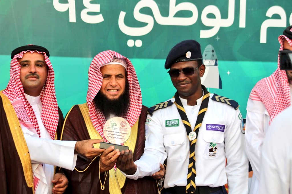 Ola10la's tweet photo. دامت رايتك خفاقة يا وطن، وعاش الملك، ملكًا على الدوام 94 عامًا من الفخر، 94 عامًا من الإنجازات.. كل عام والمملكة بخير🇸🇦
مشاركة #فريق_كشافة_علا_مكة في #اليوم_الوطني_السعودي_94 مع @albaydhasociety جمعية ا البيضاء  بقرية البيضاء 
#اليوم_الوطني_السعودي #الكشافة_العربية_السعودية https://t.co/VeDOsKow20