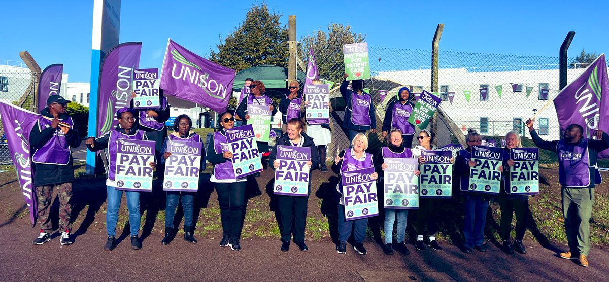 The sun has come out to play for our HCAs at Lewisham &amp; Greenwich NHS on their last day of 3 days strike action 🙌🏽🙌🏽 #PayFairForPatientCare #teamUNISON💜