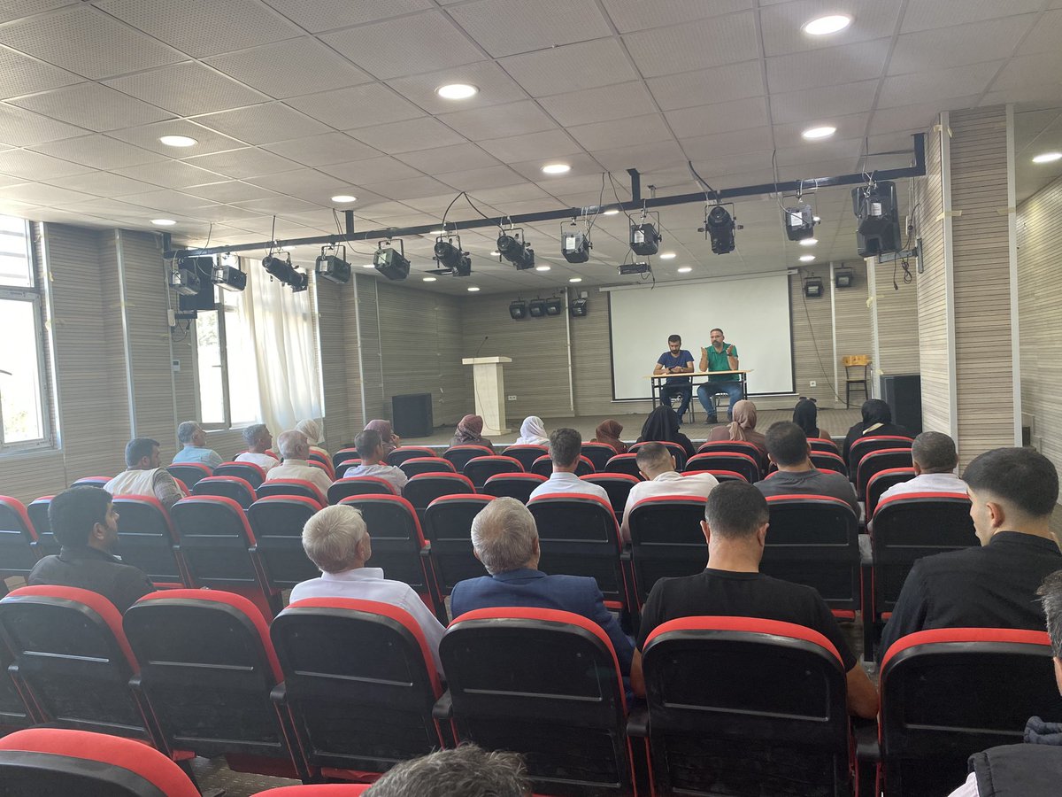 ImamSilvan's tweet photo. Okulumuzda sene başı veli toplantısı okul idaremiz ve öğretmenlerimiz tarafından yapıldı.
@tcmeb 
@Diyarbakirmem 
@SilvanMEM https://t.co/F2GWyQK6eT