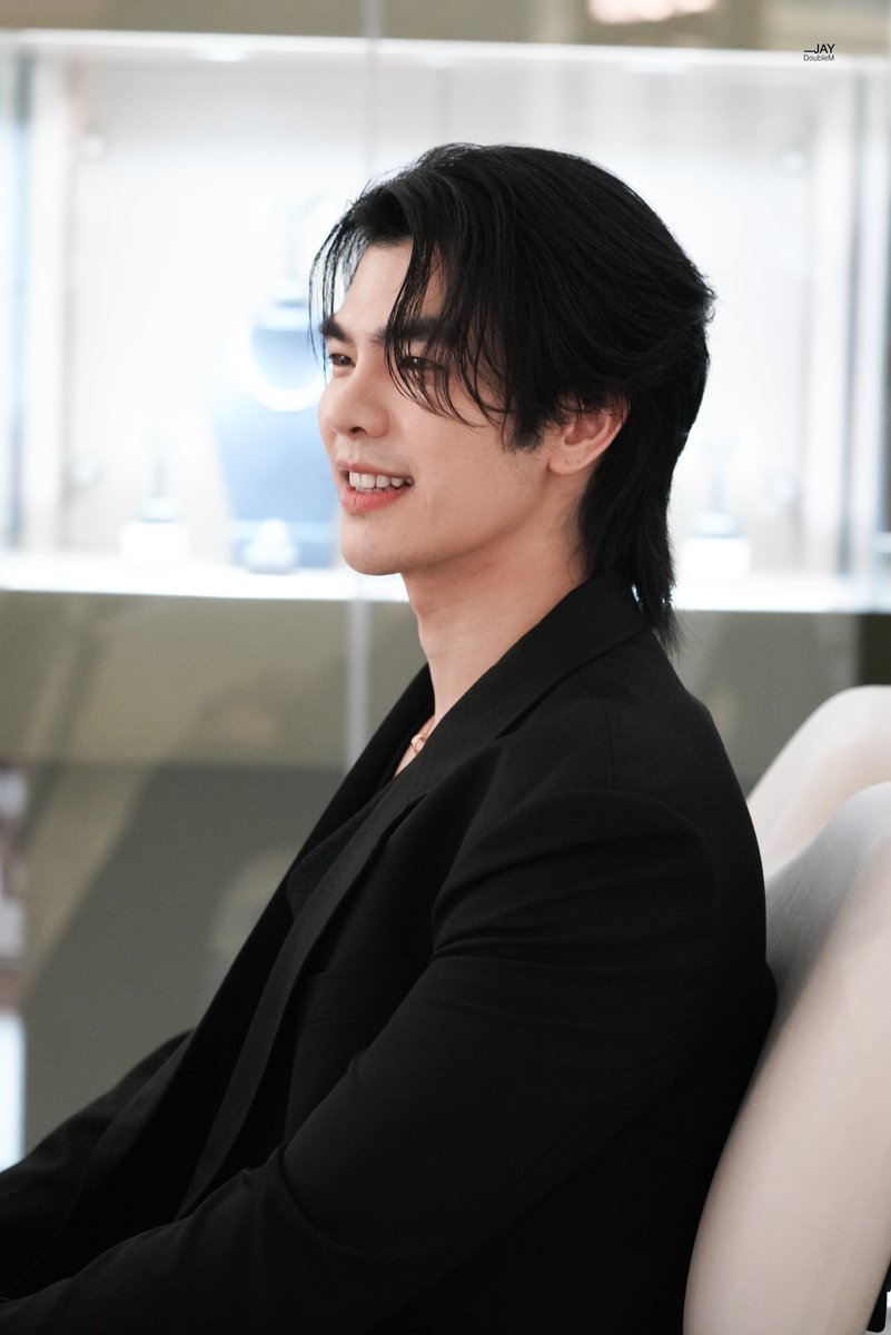 jaydouble_m's tweet photo. การปะป๊าแห่งประเทศไทย🥹

MILE’S ETERNAL BVLGARI 
#MilePhakphum 
#BVLGARIBangkokxMile https://t.co/dbBWUJ6CWG