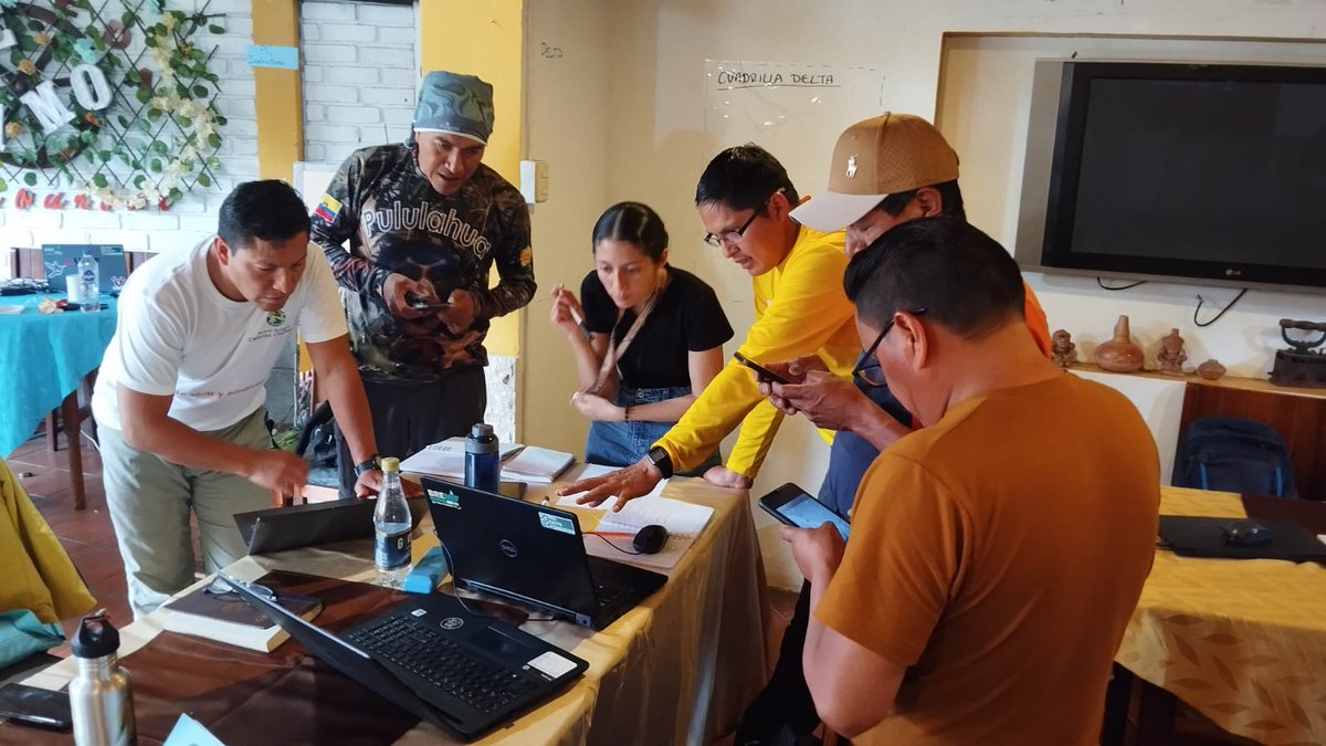 PauCostaF's tweet photo. 🇪🇨 Seguimos en Ecuador! Del 14 al 25 de septiembre hemos estado entre📍Vilcabamba y📍Cañar para la II Edición de Líderes #BREMIF
👉Proceso formativo muy exigente en el que guardaparques, bomberos y técnicos de diferentes ministerios del @MinGobiernoEc han adquirido nuevos conocimientos y habilidades entorno al #MIF - Manejo Integral del Fuego🔥
Gracias @Ambiente_Ec y @PASFecuador por la confianza y el acompañamiento 😌