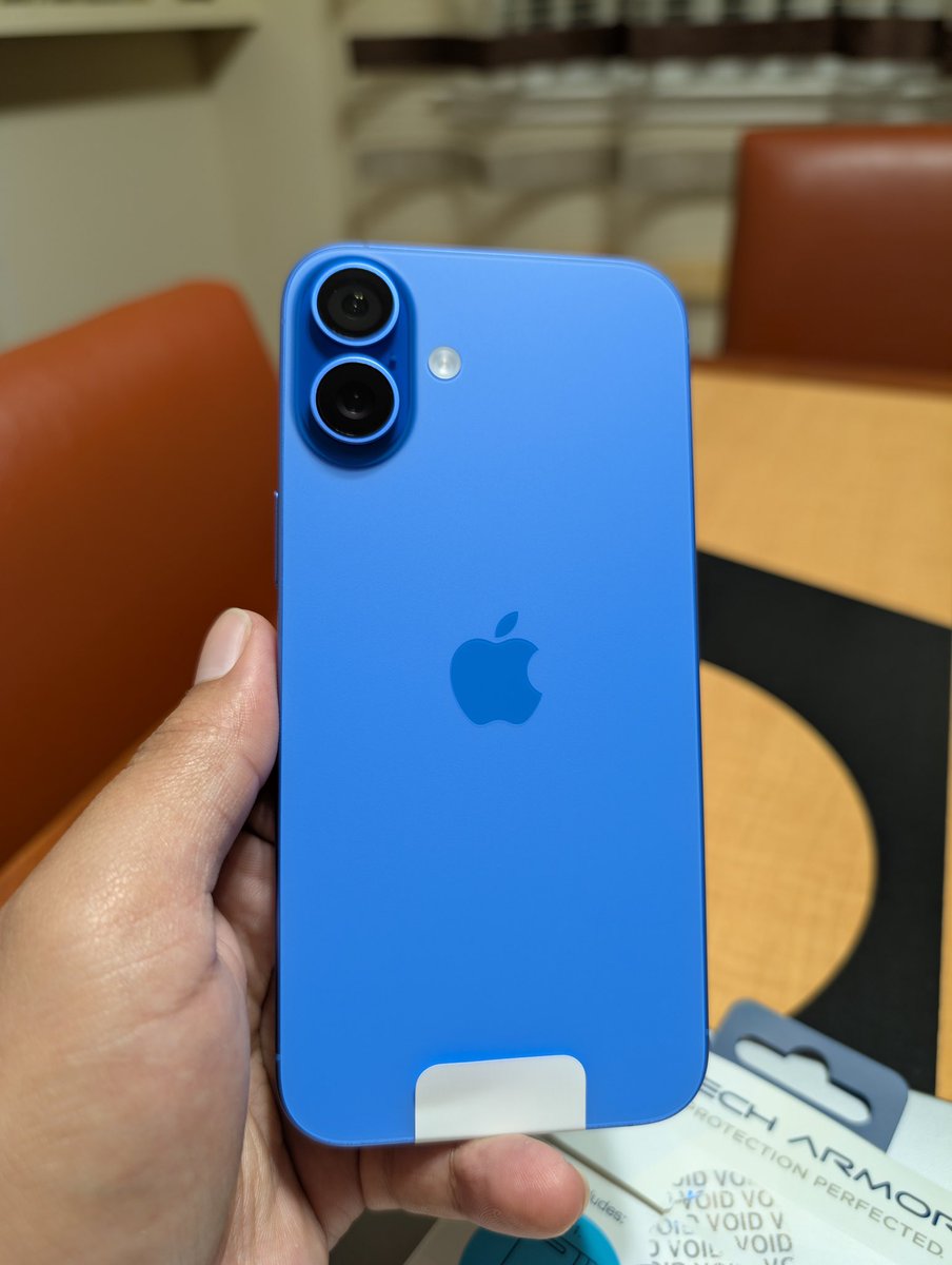eddygg15's tweet photo. Un poquito tarde pero aquí está y es hermoso 😍, beautiful color..
#iPhone #iPhone16 #iPhone16Plus #Ultramarine https://t.co/cY8HyeWSiE