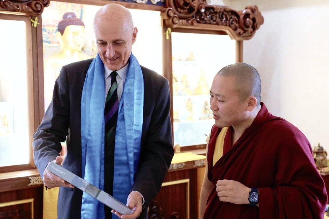 Холбооны Бүгд Найрамдах Герман Улсаас Монгол Улсад суугаа Онц бөгөөд Бүрэн эрхт Элчин сайд Хэльмут Кулитц МБШ Төв- Гандантэгчэнлин хийдийн Тэргүүн их хамба, Хамба Номун Хан, гэвш лхаарамба Д.Жавзандоржид бараалхав.