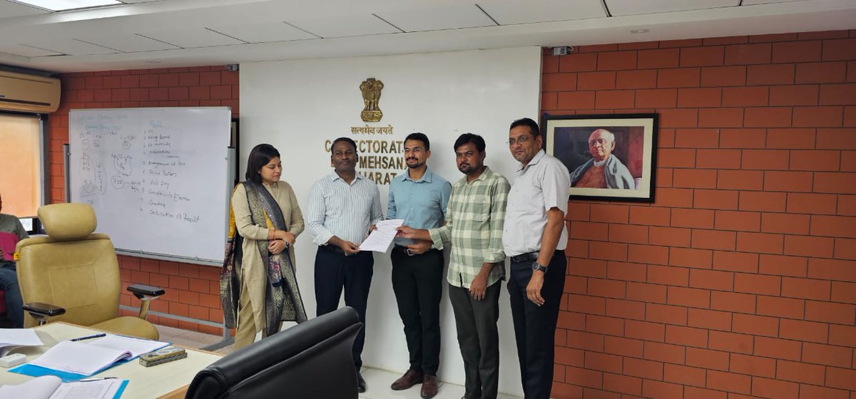 CollectorMeh's tweet image. આજ રોજ જિલ્લા સેવા સદન મહેસાણા ખાતે લોકપ્રશ્નોના નિષ્ઠાપૂર્વક નિરાકરણના હેતુને સાર્થક કરતો જિલ્લા સ્વાગત અને ફરિયાદ નિવારણ કાર્યક્રમ યોજાયો.
@CMOGuj @Bhupendrapbjp @InfoGujarat