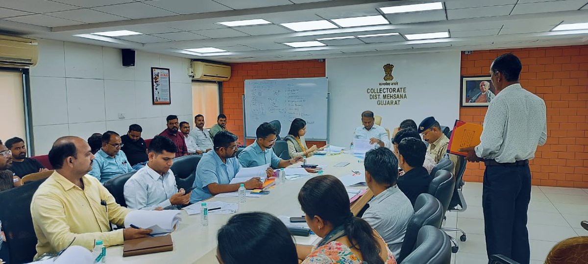 CollectorMeh's tweet image. આજ રોજ જિલ્લા સેવા સદન મહેસાણા ખાતે લોકપ્રશ્નોના નિષ્ઠાપૂર્વક નિરાકરણના હેતુને સાર્થક કરતો જિલ્લા સ્વાગત અને ફરિયાદ નિવારણ કાર્યક્રમ યોજાયો.
@CMOGuj @Bhupendrapbjp @InfoGujarat