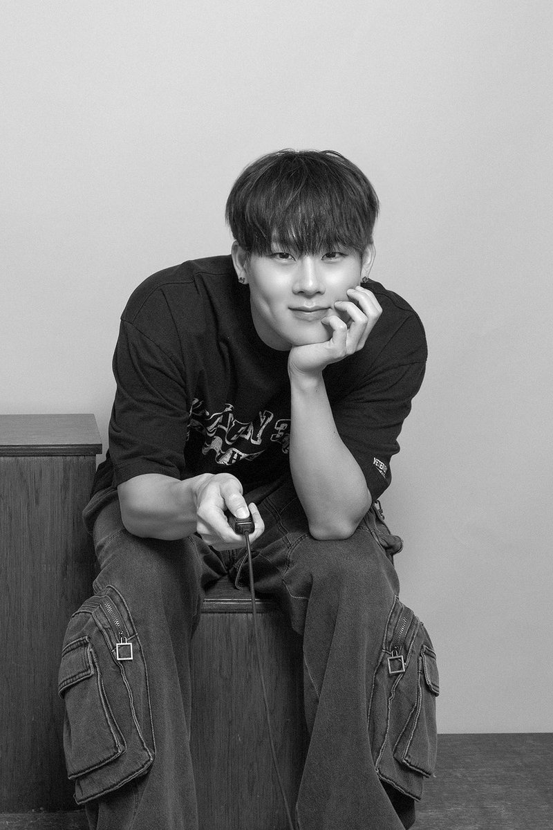 OfficialMONSTAX's tweet photo. 240926 MONBEBE 9TH BIRTHDAY
몬베베의 아홉 번째 생일 잔치 📜🎊

In honor of MONBEBE's 9th birthday
An unreleased photo! ✨

#몬스타엑스 #MONSTAX #MONSTA_X
#몬베베 #MONBEBE #240926몬베베데이
#몬베베날 #MONBEBE9thHBD
#몬엑짱친몬베베9살생일
#몬엑시 https://t.co/ML95ZJCWGD