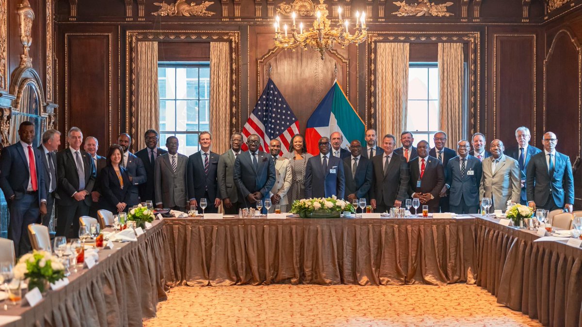 CrisObamaO's tweet photo. Las empresas #Chevron, #Marathon oil, #Kosmos Energy, #Panoro y otras en coordinacion con la #Camara de Comercio de United States 🇺🇸 expresan ante S. E @teonguema su disponibilidad de seguir trabajando en 🇬🇶 gracias a las facilitates y la disponibilidad del gobierno. https://t.co/EmxwAvdFUE