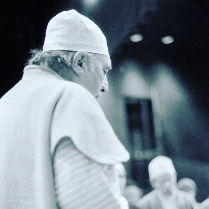 “Haceti dünya için, sen varırsın yüz yere. Haceti ukba için, hiç komazsın yüz yere.” 

 Aşkî