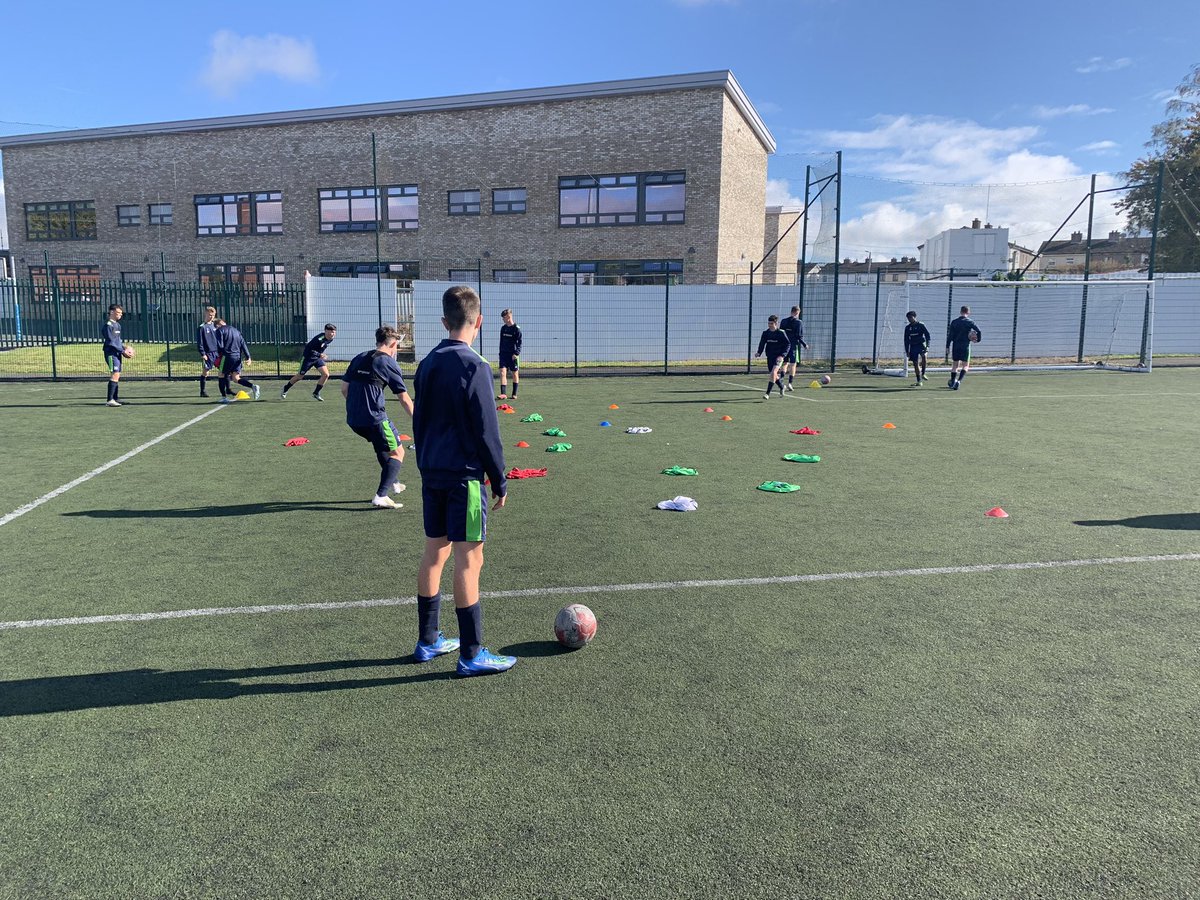 FCCTYFOOTBALL's tweet image. Great start to our ‘Role Model in the Community’ with our TY students coaching over 3000 primary school children for EWOS @EuSport @Fingalcoco @FingalSports @sportireland #EuropeanWeekofSport #BeActive #MoveWithUs #BogLinn