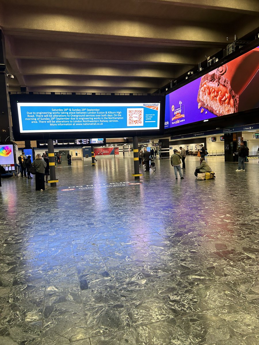 krhes's tweet photo. Euston station, 6.10am. Just as it should be.
On my way to hear some Maurice R…
#offtomanchester #sonatineday #bbcphilharmonic https://t.co/Rl5dTCxhvc