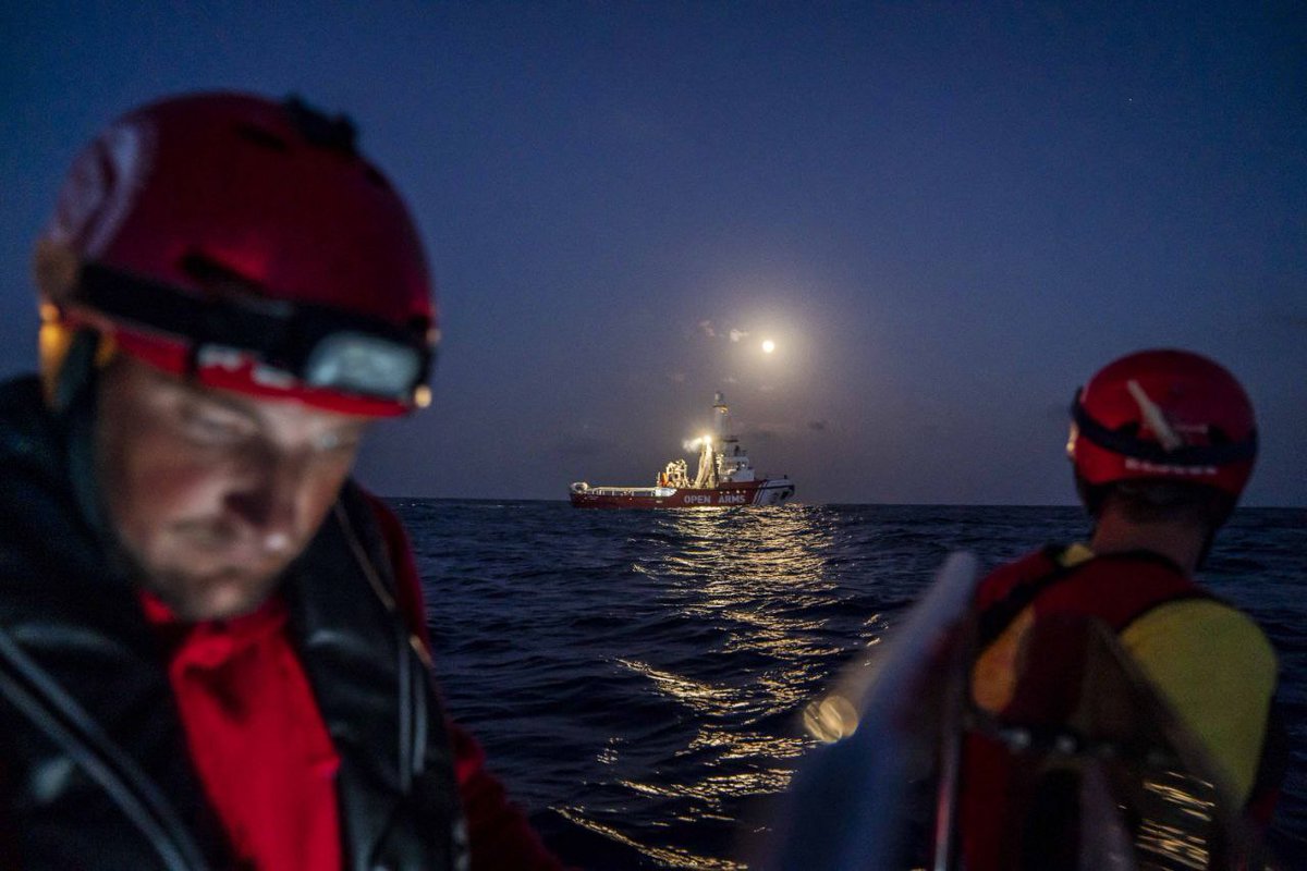 ⚓️ Hoy, en el #DíaMarítimoMundial, el #Astral navega en aguas internacionales del #Mediterráneo central, donde, en lo que va del año, más de 1.121 personas han perdido la vida ahogadas en su intento de alcanzar #Europa, la ruta migratoria más peligrosa del mundo.

Gobiernos e