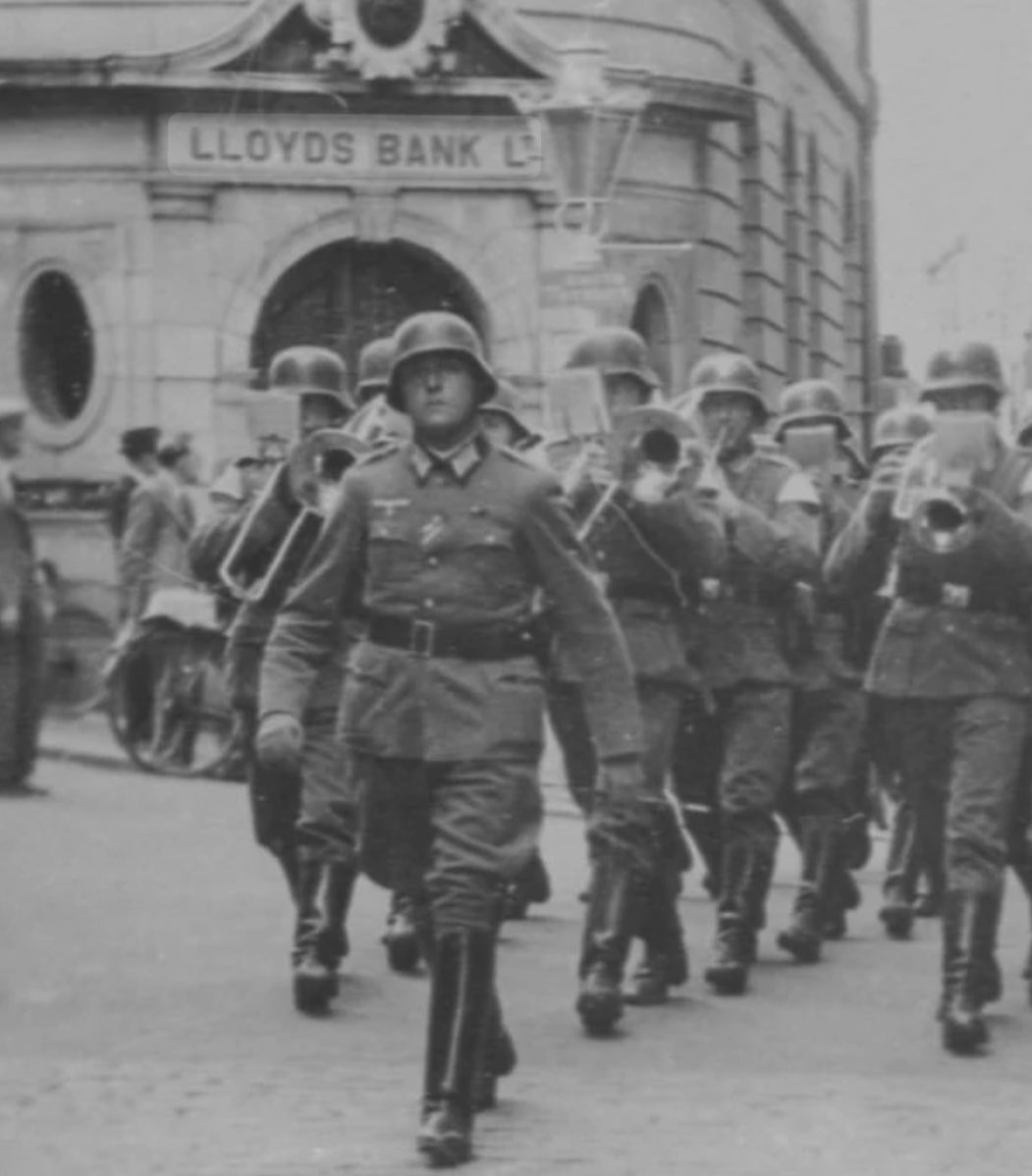 Do love a then and now. <a href="/VisitGuernsey/">VisitGuernsey</a> <a href="/WeHaveWaysPod/">WW2 Pod: We Have Ways of Making You Talk</a> <a href="/almurray/">Al Murray 🇺🇦</a>