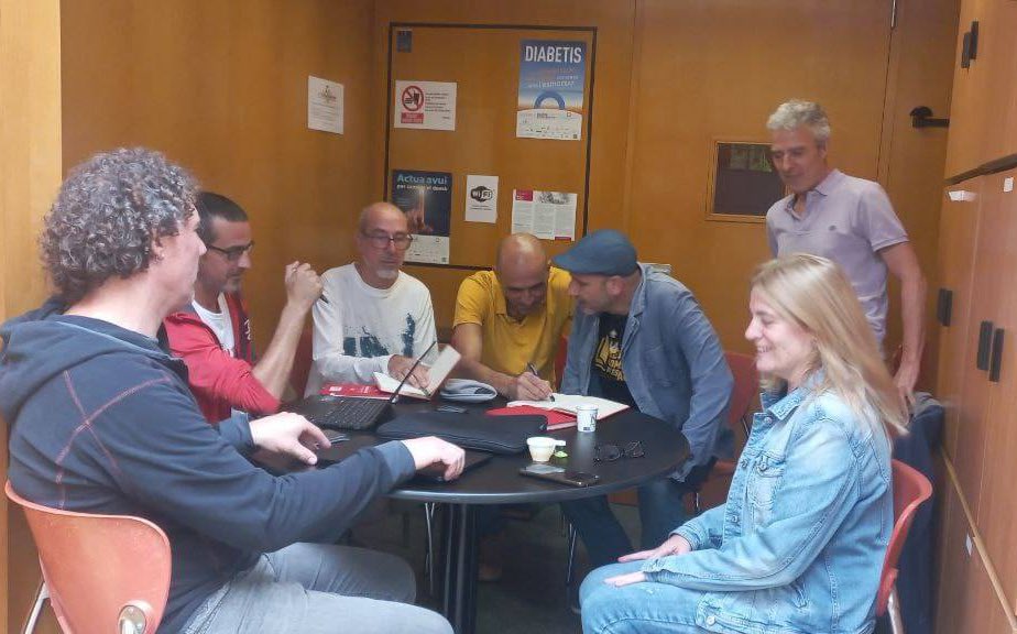 LaIntersindical's tweet photo. ✊🏻 Ahir els companys del Penedès-Garraf van poder anar per primer cop al nou local de @LaIntersindical a l'Escorxador a Vilafranca del Penedès, un espai cultural i associatiu on ara també tindrem presència! 

🏔️ Continuem expandint el sindicat nacional i de classe arreu del país! https://t.co/NRilhIMdzG
