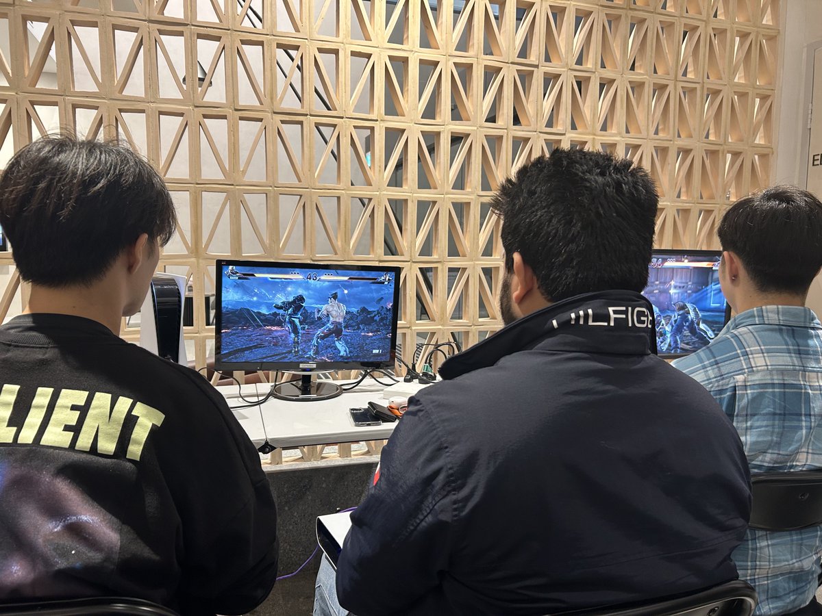 chaigrima's tweet photo. At the pre-OHN event “Otaku Dojo” tonight, come say hi if you’re here 😁

Watching @Rest48148921 &amp; @Kal_TK99 go at it, such strong players… 😮 https://t.co/i0CaXIaGHZ