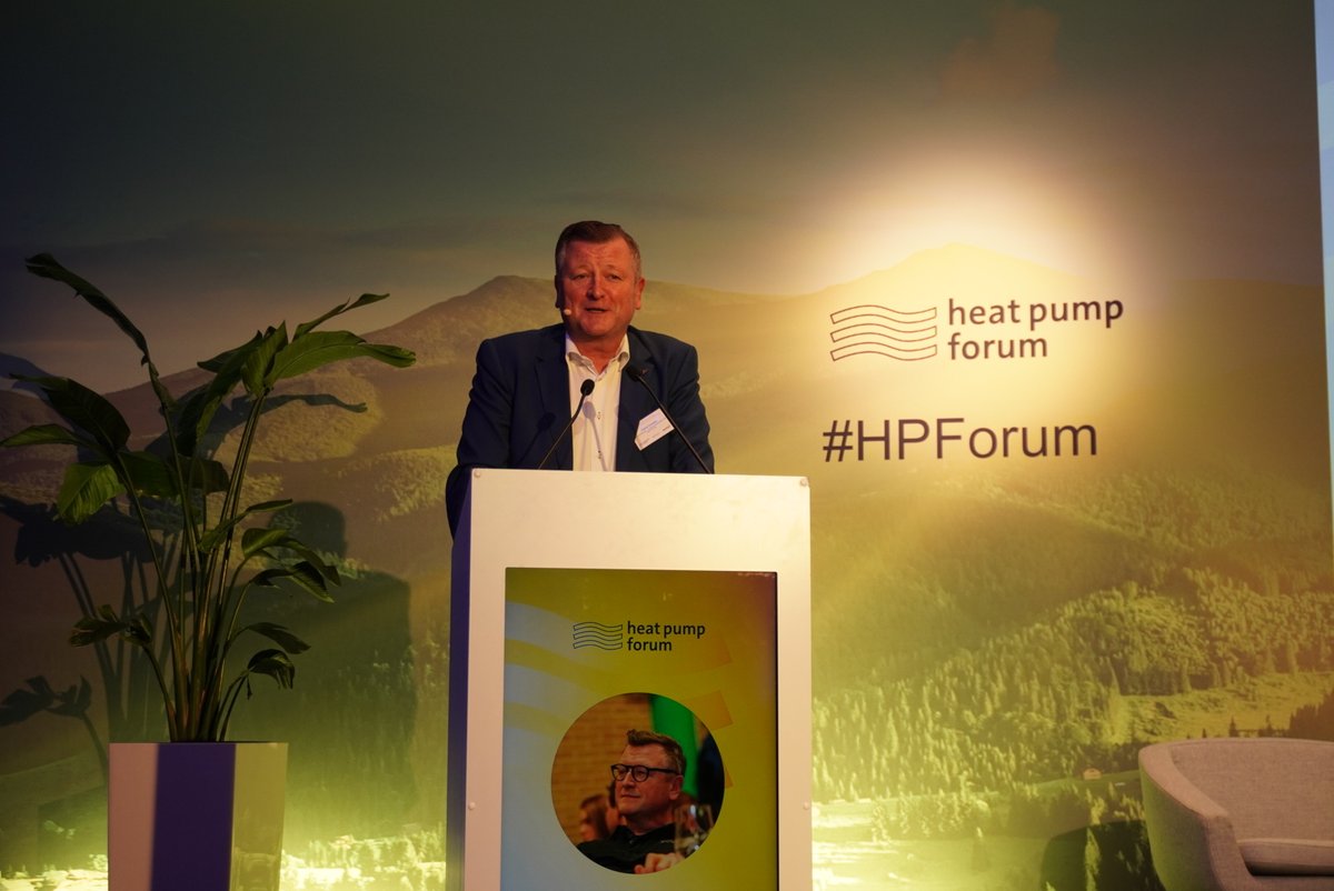 helloheatpumps's tweet image. &quot;Boosting #HeatPumps – through electrification policies is key to drive Europe&apos;s competitiveness and economic growth.&quot; 

– Patrick Crombez opening Day 2⃣ of the #HPForum 2024.

👉 See today’s agenda: hp-forum.eu