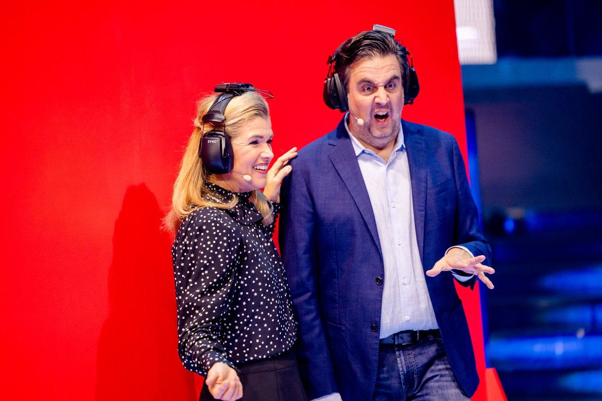 ProSieben's tweet photo. Dein J&K-Überblick:

Spiel um den Weltmeistertitel
#DudW mit neuen Folgen ab 19.10. https://t.co/5kt7Sw9ksu

Spiel um den Jackpot
#DudG läuft ab 4.11. bei @JoynDeutschland https://t.co/pEqGKsJ6X0

Spiel um 15 Minuten Sendezeit
#JKvsP7 startet am 5.11. https://t.co/4aOQHDxWqq