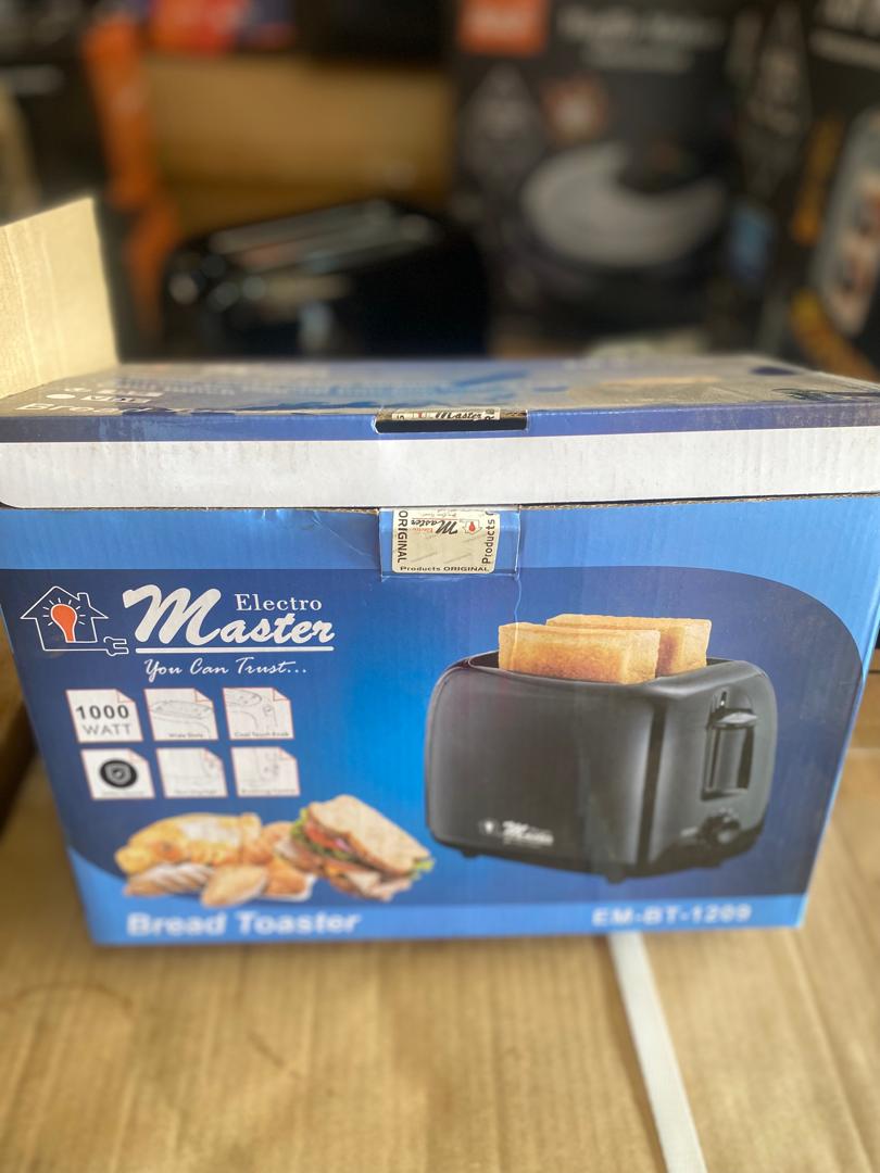 DombeloShopping's tweet image. Start your day with perfectly toasted bread every morning! 

The Electro Master 2 Slice Bread Toaster is now available at Musisi Complex or shop online at dombelo.com. 

Crisp, golden toast in minutes!

 #ElectroMaster #BreadToaster #DombeloDeals