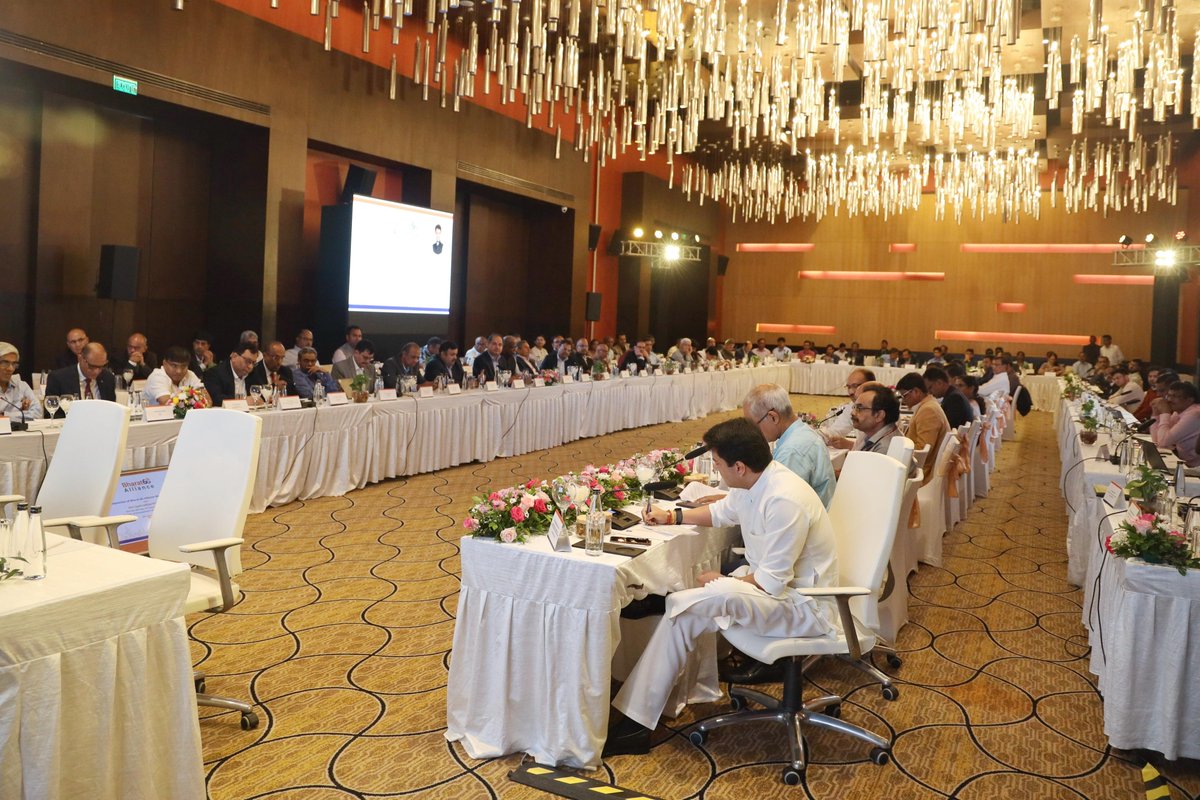 JM_Scindia's tweet photo. 6G is India’s future! 
6G is India’s potential! 

In line with PM Sh @narendramodi Ji’s vision to make Bharat a “telecom superpower”, glad to have initiated a meeting with the seven Working Groups of the Bharat 6G Alliance.

Certain that insights from the discussion will strengthen our sector and unlock a new era of communications, enhancing  connectivity and fostering holistic development.

#6GforIndia #Connectivity4All