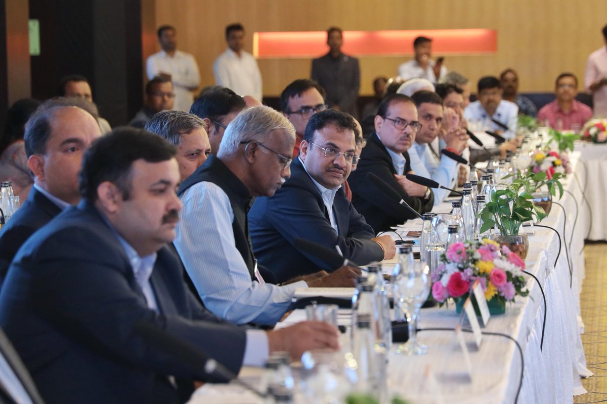 JM_Scindia's tweet photo. 6G is India’s future! 
6G is India’s potential! 

In line with PM Sh @narendramodi Ji’s vision to make Bharat a “telecom superpower”, glad to have initiated a meeting with the seven Working Groups of the Bharat 6G Alliance.

Certain that insights from the discussion will strengthen our sector and unlock a new era of communications, enhancing  connectivity and fostering holistic development.

#6GforIndia #Connectivity4All