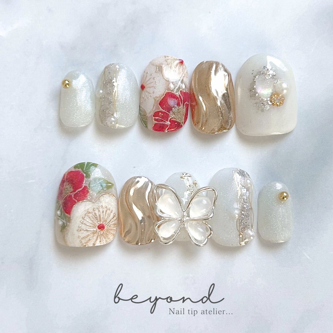 beyond_nailtip's tweet photo. 椿柄❁の和柄デザイン♪
ホワイト＆ゴールドを使用して
優しい雰囲気の抜け感のある仕上がりに️*:.

振袖、袴、ブライダルの和装など
和柄でもナチュラルなデザインを
お好きな方へ𓂃𓂂𖡼
爪の形は4種類から、サイズは変更賜ります◎
#振袖ネイル　#袴ネイル　#和装ネイル https://t.co/fR41HeMwVv