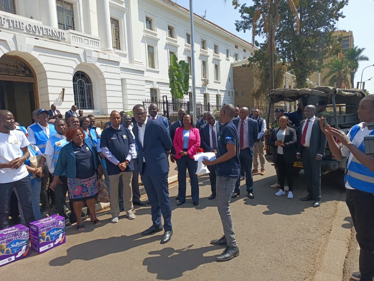 BeyondHealthORG's tweet photo. "Nairobi County Governor Johnson Sakaja flags off a match to Muthurwa Market, showing commitment to improving city markets and empowering traders. #MuthurwaMarket #NairobiCity #EmpoweringCommunities"
@aphrc 
@Amref_Kenya 
@HerVoiceFund 
@Classic105Kenya 
@SautiZetu254 https://t.co/RMYmavBN5s