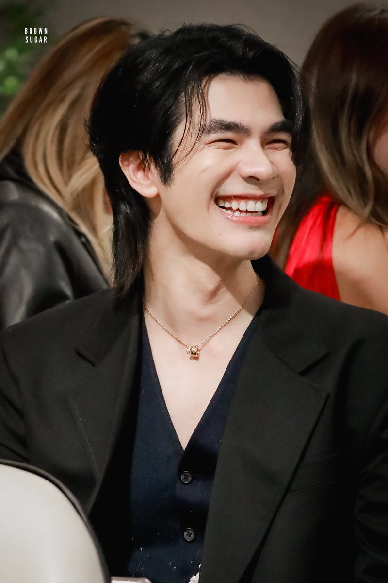 มีน้ำตาเป็นจำนวนมาก 🥹

MILE'S ETERNAL BVLGARI

#BVLGARIBangkokxMile
✧･ﾟ:* <a href="/milephakphum/">mile phakphum</a>  *:･ﾟ✧ 🎸✨ #MilePhakphum  #GreenyRose 💚🦋